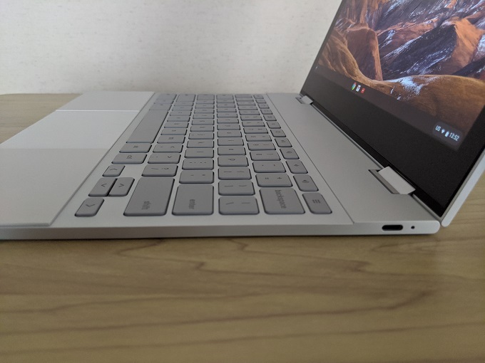 Pixelbook 右側面