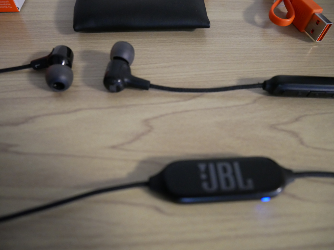 JBL E25BT 本体1