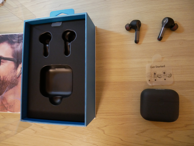 Anker Soundcore Liberty Air 2 取り出したところ2