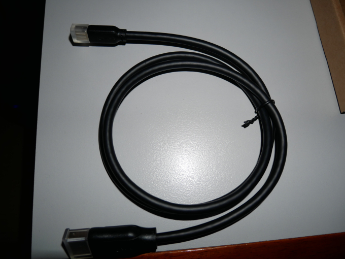 Amazon Basics Mini DisplayPort to DisplayPort ケーブル1