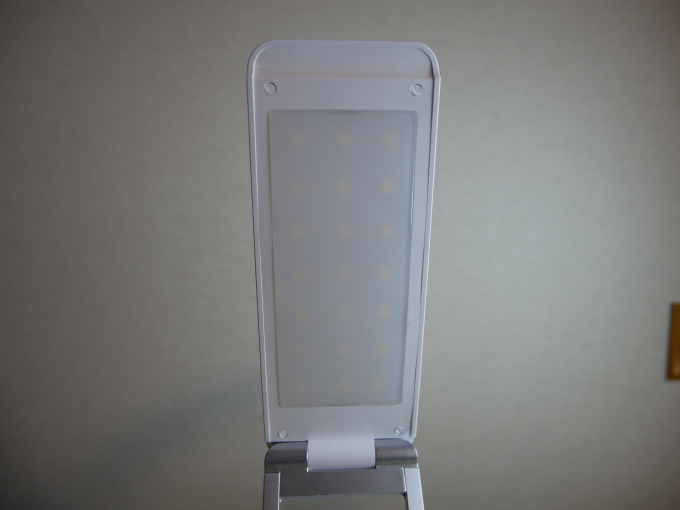 Micro-hertz LEDデスクライト 本体ライト面 消灯