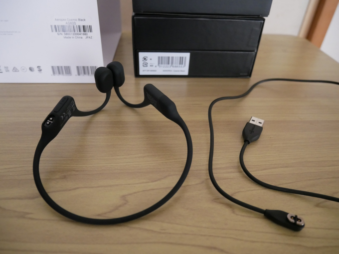 AfterShokz Aeropex 本体と充電ケーブル5