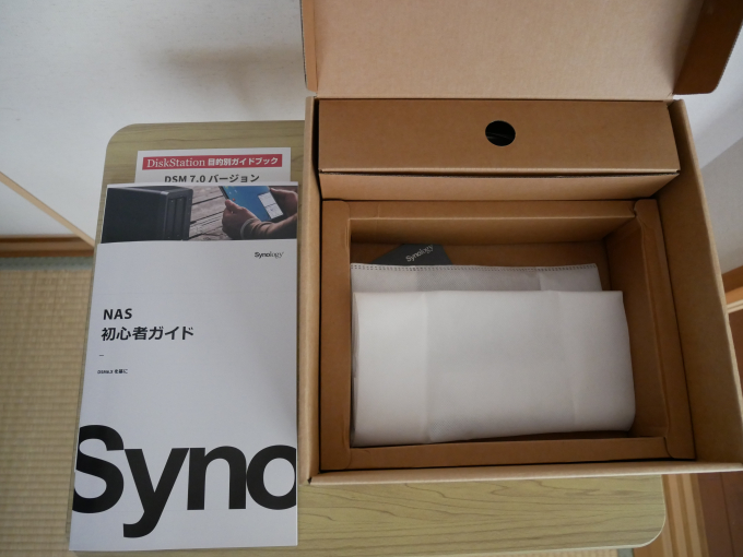 Synology DS720+ 開けたところ