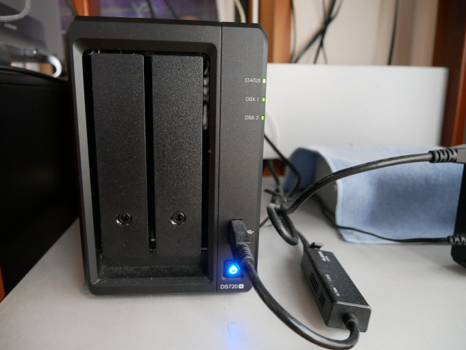 Synology DS720+ 前面とLANアダプタ