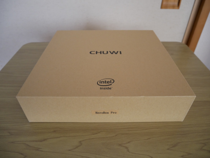 CHUWI HeroBox Pro 外箱3 斜め