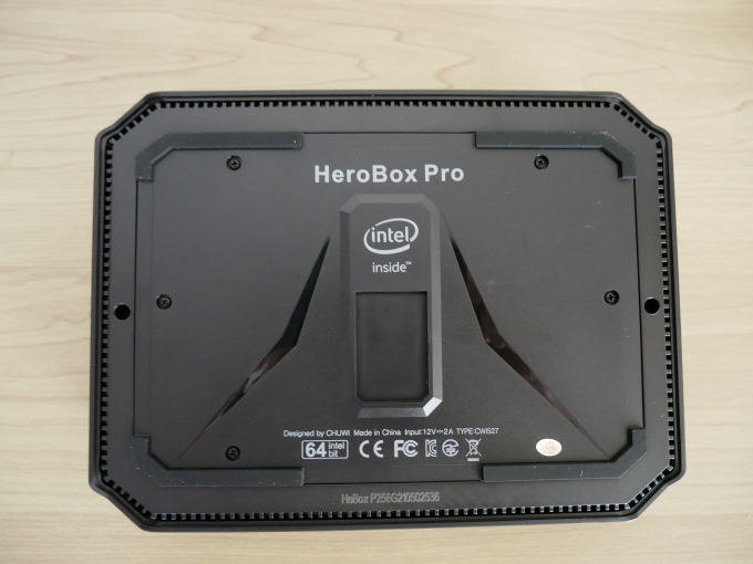 CHUWI HeroBox Pro PC本体裏面