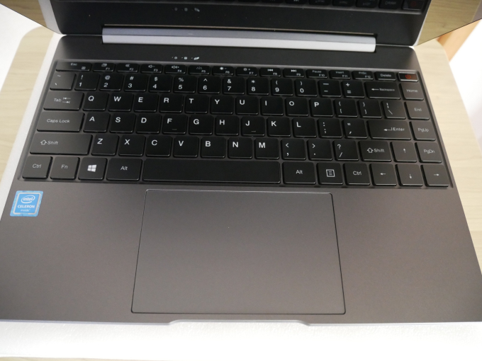 CHUWI GemiBook Pro 本体キーボード面