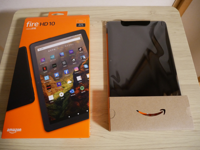 Amazon Fire HD 10 取り出したところ