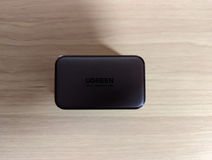 UGREEN Nexode 65W 本体 側面1