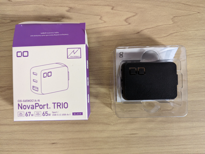 CIO NovaPort TRIO 65W 取り出したところ