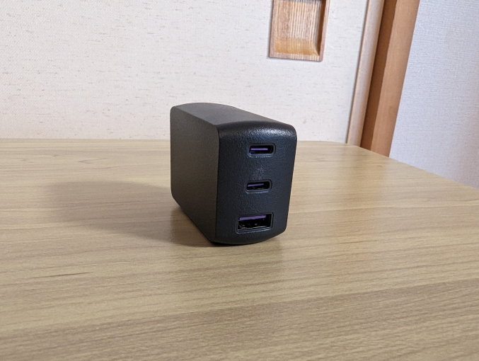 CIO NovaPort TRIO 65W 本体斜め前