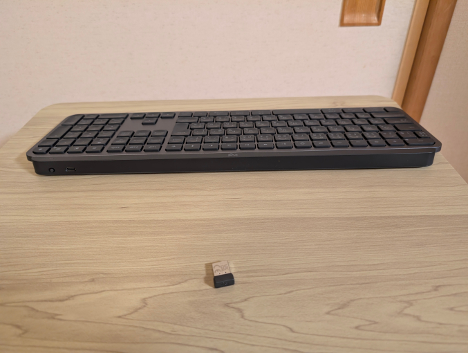 Logicool MX KEYS S KX800sGR 本体 上側面から