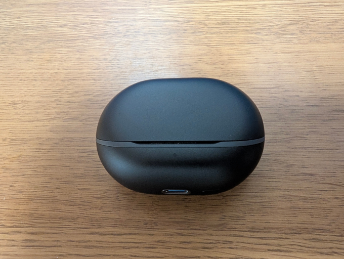 SOUNDPEATS Air5 Pro 本体ケース表