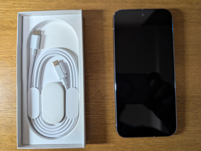 Google Pixel 10 Pro XL 本体取り出したところ