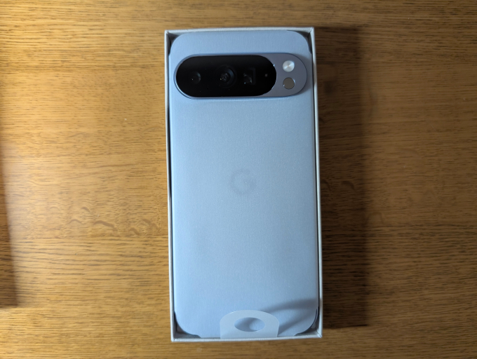 Google Pixel 10 Pro XL 内箱開けたところ2