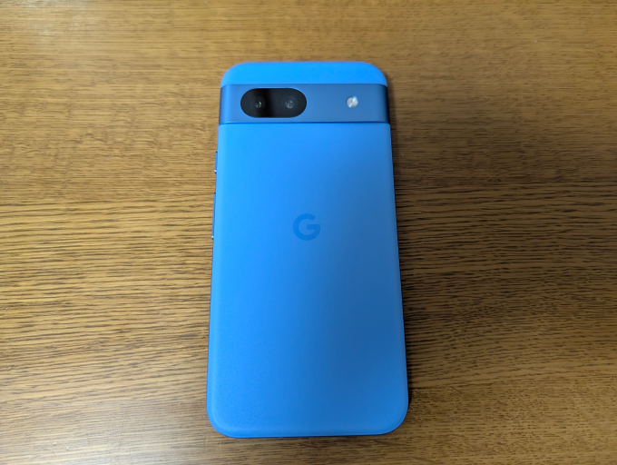 Google Pixel 8a Bay 128GB と ケース 8a本体裏