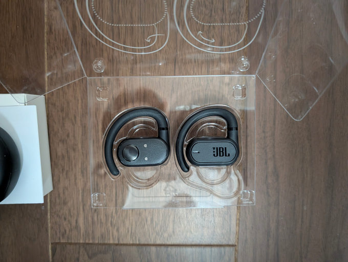 JBL SOUNDGEAR SENSE オープンイヤーワイヤレスイヤホン 内箱の中身を出したところ7