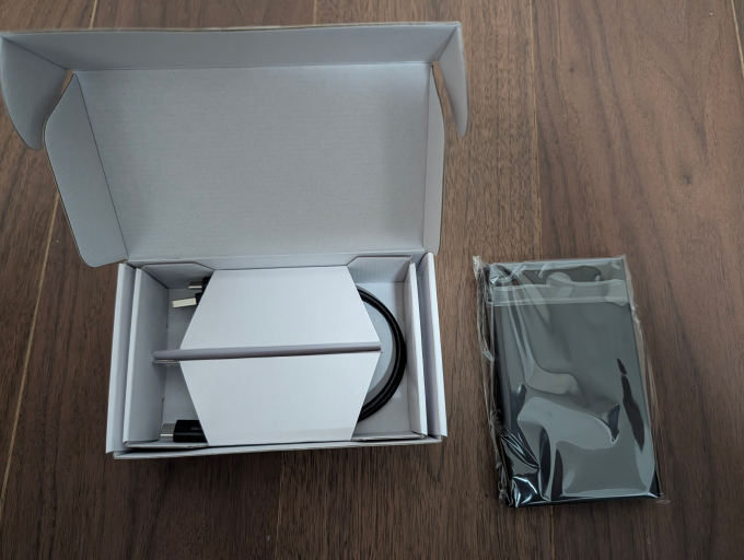 玄人志向 SATA接続ケース GW2.5AM-SU3G2 中身