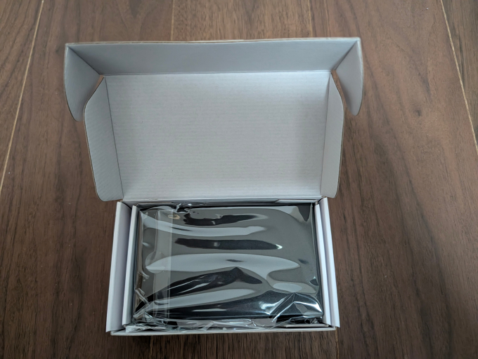 玄人志向 SATA接続ケース GW2.5AM-SU3G2 外箱空けたところ