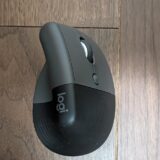ストレートネックで首を曲げると痛くてしょうがなくなったので、できることから、と、ロジクールの縦型エルゴノミクスマウスを購入して使い始めました